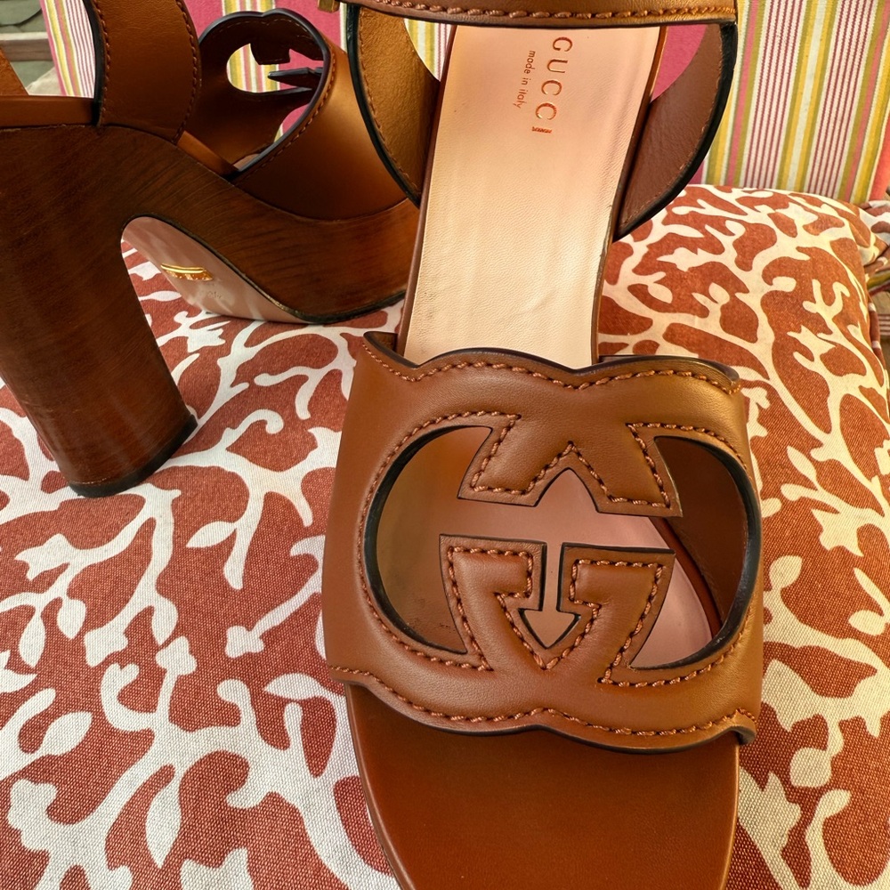Gucci Interlocking G  Platform Logo Sandals - Picture 8 of 9